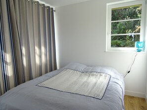 3 makuuhuonetta, silitysrauta/-lauta, ilmainen Wi-Fi