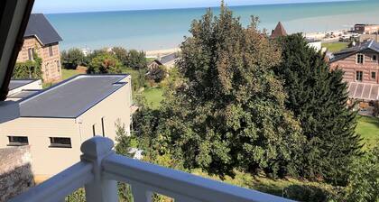 Roses,turn of the century house 100 meters from the sea