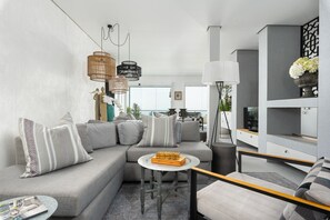 Luxury Apartment | Living area | 45-inch flat-screen TV with cable channels, TV - Ocean View Drive 119B (Cape Town)
