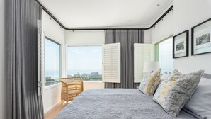 Luxury Apartment | 3 bedrooms, in-room safe, iron/ironing board, WiFi (free) - Ocean View Drive 119B (Cape Town)
