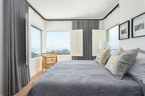 Luxury Apartment | 3 bedrooms, in-room safe, iron/ironing board, free WiFi - Ocean View Drive 119B (Cape Town)