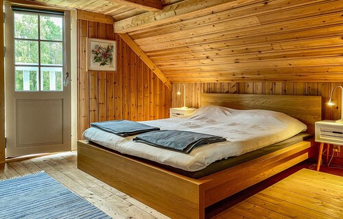 Lovely home in Sexdrega with sauna