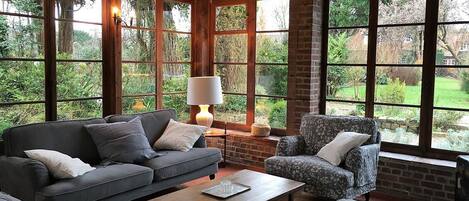 Télévision, cheminée