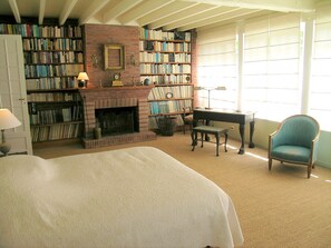 4 bedrooms, iron/ironing board, free WiFi