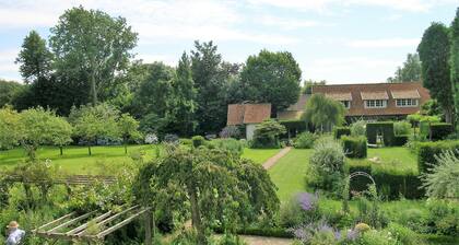 Clos Normand, pretty house in an exceptional garden