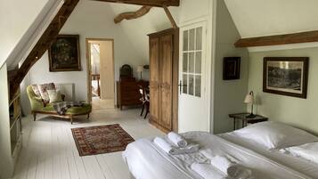 3 bedrooms, iron/ironing board, free WiFi