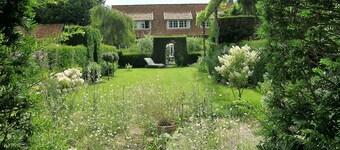Clos Normand, pretty house in an exceptional garden