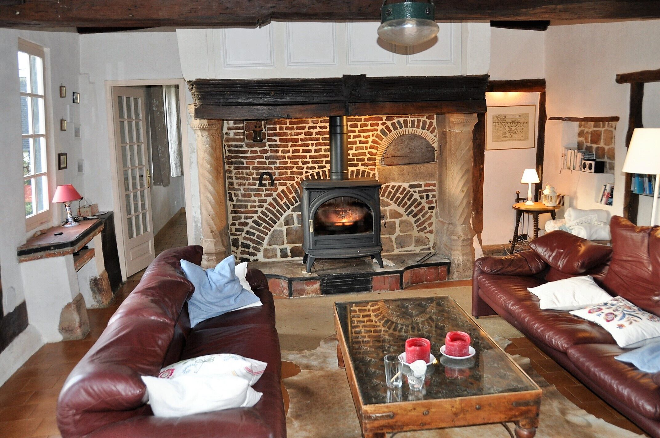 Televisie en een open haard