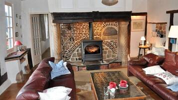 Télévision, cheminée