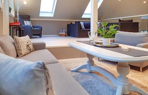TV - Cozy apartment in Lyngdal with WiFi (Lyngdal)