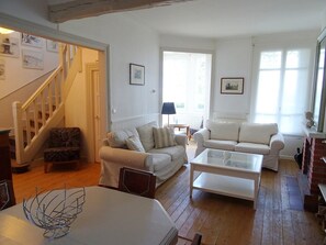 TV, fireplace, DVD player