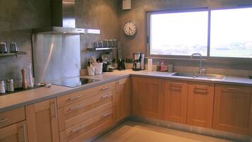 Réfrigérateur, micro-ondes, four, lave-vaisselle