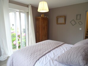 3 bedrooms, iron/ironing board, free WiFi