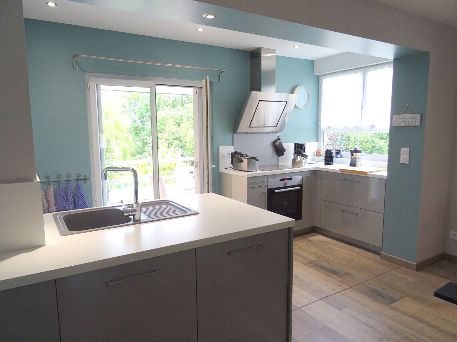 雪櫃、微波爐、焗爐、洗碗機