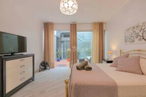 6 chambres, fer et planche à repasser, Wi-Fi, draps fournis