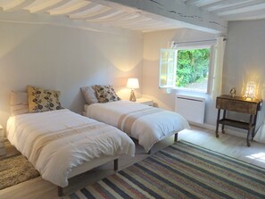 2 Schlafzimmer, Bügeleisen/Bügelbrett, kostenloses WLAN