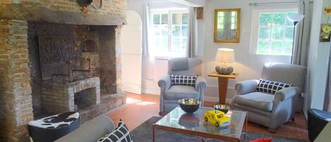 Televisie en een open haard