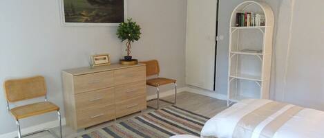 2 slaapkamers, een strijkplank/strijkijzer, gratis wifi