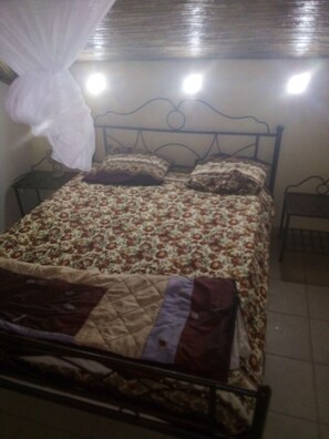 Luxury Villa | 4 bedrooms, iron/ironing board, free WiFi, bed sheets - Au Parc Des Princes (La Somone)