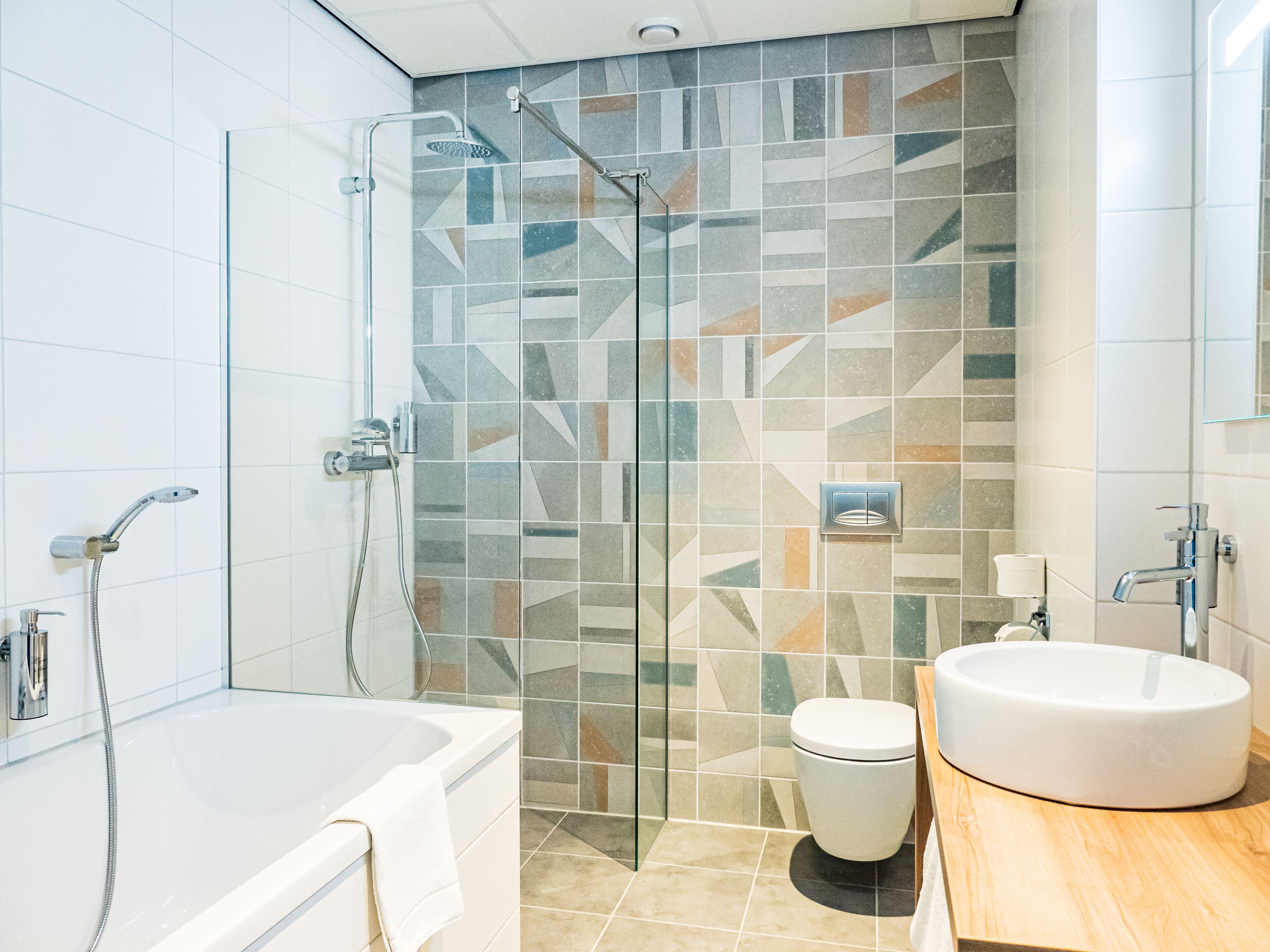 luxury double room | bathroom | eco-friendly toiletries, towels