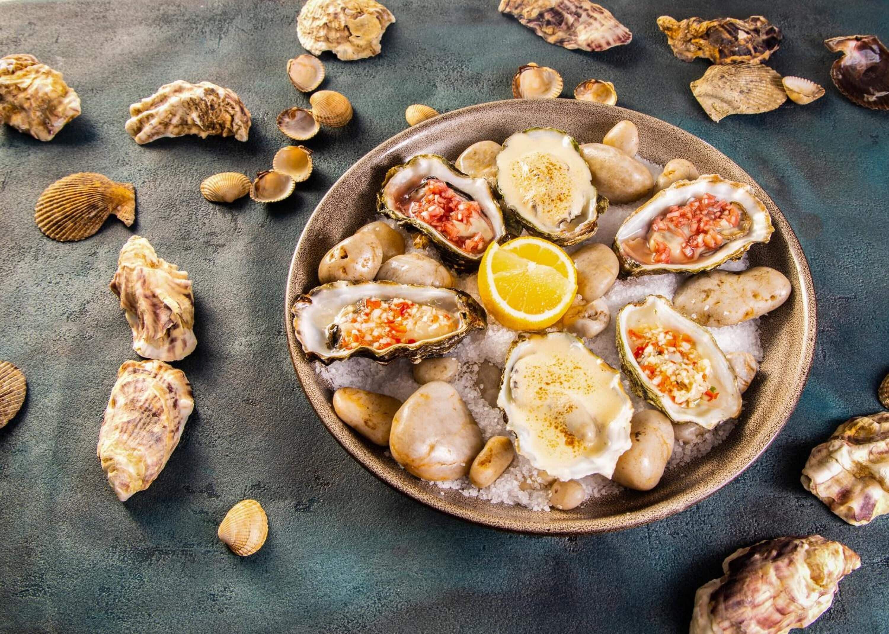 lunch and dinner served, international cuisine