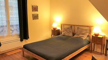 2 chambres, fer et planche Ă repasser