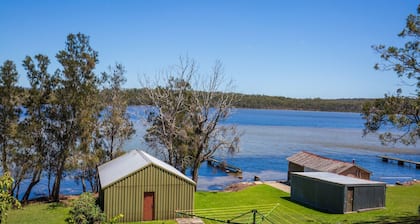Bayview - Absolute Waterfront with Jetty - 5 Mins to Hyams Beach
