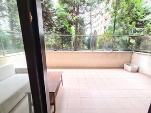 Apartment | Balcony - Stunning 1-bed Apartment in București (Bucharest)