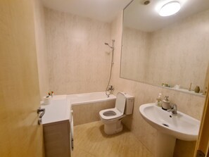 Apartment | Bathroom | Shower, hair dryer, towels - Stunning 1-bed Apartment in București (Bucharest)