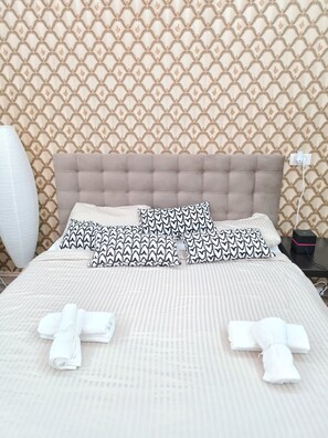 Apartment | 1 bedroom, iron/ironing board, free WiFi, bed sheets - Stunning 1-bed Apartment in București (Bucharest)