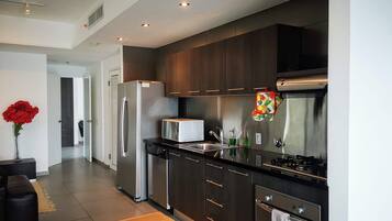 Fridge, microwave, oven, stovetop