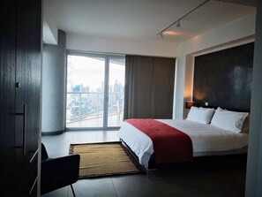 1 habitación, escritorio, tabla de planchar con plancha y wifi