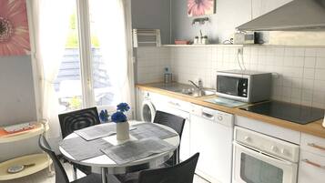 Frigorifero, microonde, forno, lavastoviglie