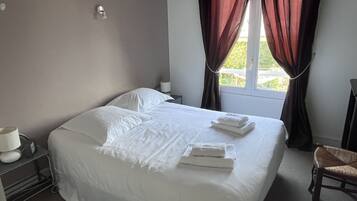 1 bedroom, iron/ironing board, free WiFi