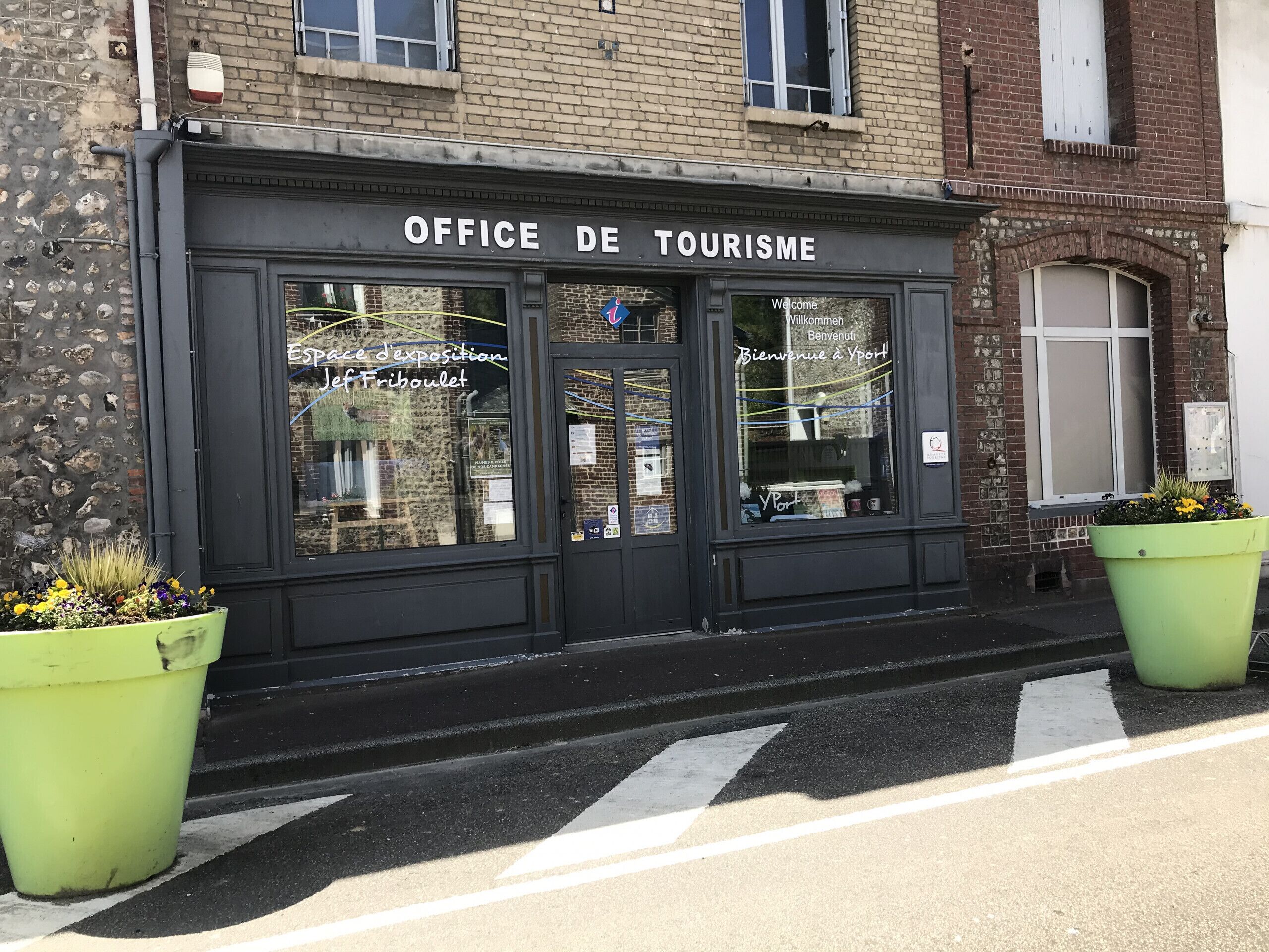 تفاصيل الفندق من الخارج