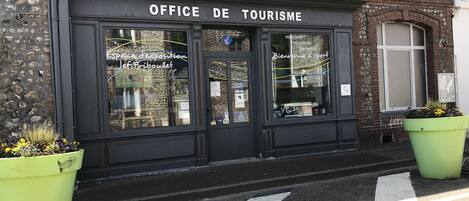 تفاصيل الفندق من الخارج