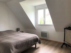 6 makuuhuonetta, silitysrauta/-lauta, ilmainen Wi-Fi