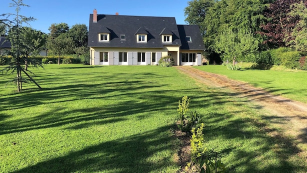 A two-story house with a large front lawn, a driveway, and a garden area. - Le Cèdre (Varengeville-sur-Mer)