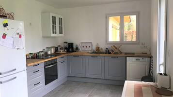 Réfrigérateur, micro-ondes, four, lave-vaisselle