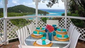 تناول الطعام بالخارج