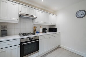 House (2 Bedrooms) | Private kitchen