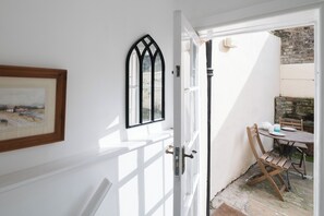 House (2 Bedrooms) | Living area