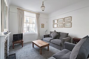 House (2 Bedrooms) | Living area - At Home in Chelsea (London)