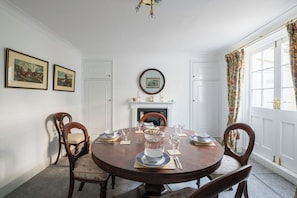 House (2 Bedrooms) | In-room dining - At Home in Chelsea (London)