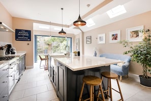 Family House, 4 Bedrooms, Garden View (4 Bedrooms) | Private kitchen