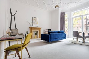 The Ebury Suite | 客廳 | 24-吋智慧型電視、有線頻道、電視