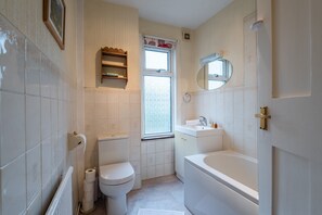 Family House, 2 Bedrooms, Garden View (2 Bedrooms) | Bathroom | Combined shower/tub, free toiletries, hair dryer, towels - Charming Victorian Family Home in Wimbledon (London)