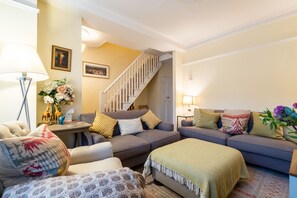 Family House, 2 Bedrooms, Garden View (2 Bedrooms) | Living room - Charming Victorian Family Home in Wimbledon (London)