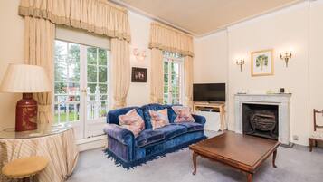 Grand House, Garden View (3 Bedrooms) | Living room