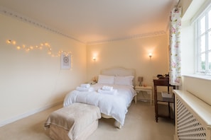Grand-talo, näköala puutarhaan (3 Bedrooms) | 3 makuuhuonetta, ylelliset vuodevaatteet, yksilöllisesti sisustettu